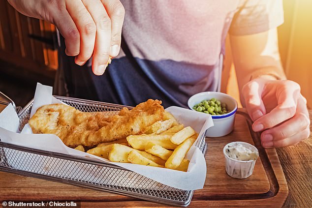 Experten sagen, dass ahnungslosen Kunden in britischen Fish-and-Chip-Läden Haie serviert werden, aber wie können Sie feststellen, ob es sich bei dem, was Sie essen, tatsächlich um einen vom Aussterben bedrohten Hai handelt?  (Bild einer Bildagentur)