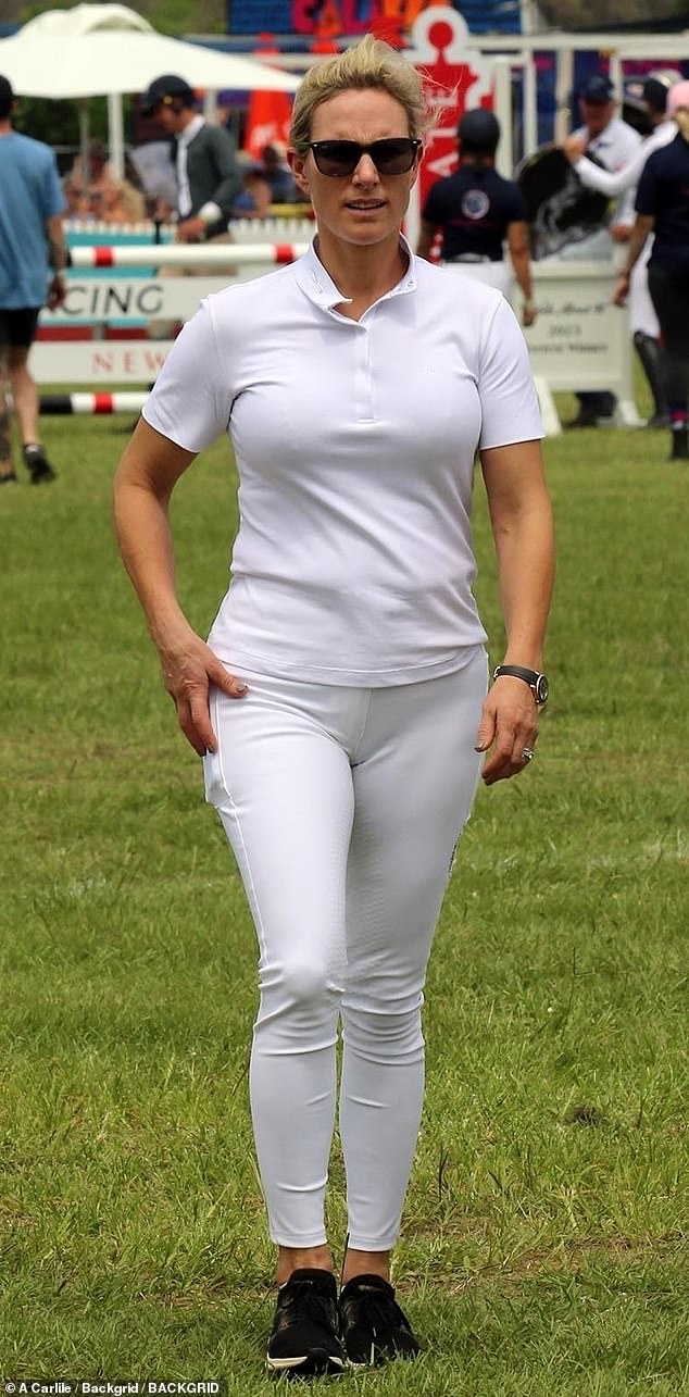 Zara Tindall trug eine Sonnenbrille, als sie gestern beim Pacific Fair Magic Millions Polo & Showjumping-Event das sonnige australische Wetter genoss