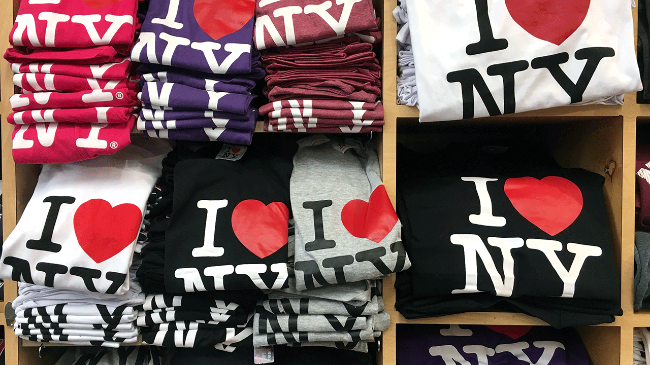 Stapelweise "Ich liebe New York" T-Shirts