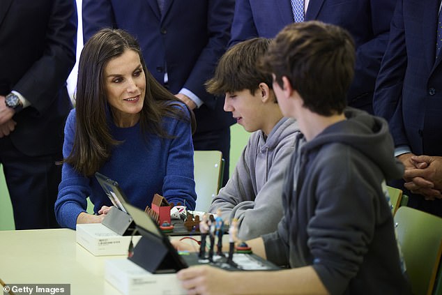 Queen Letizia chatted to young students during her visit to the school of the Year in Leon