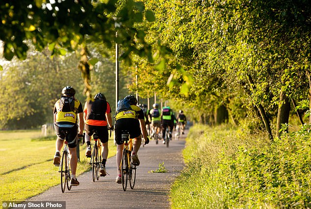 Eine Analyse von fast 380.000 in Schottland lebenden Menschen legt nahe, dass das Pendeln mit dem Fahrrad das Risiko einer psychischen Erkrankung verringert (Stockbild)