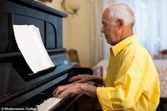 Das lebenslange Spielen eines Musikinstruments wird mit einer besseren Gehirngesundheit bei älteren Erwachsenen in Verbindung gebracht