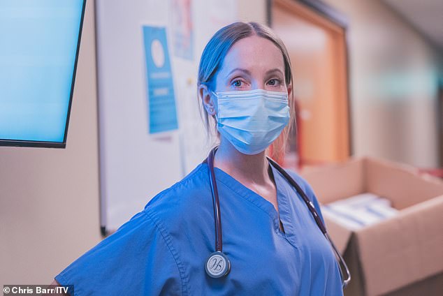 „Atemberaubend“ mit Joanne Froggatt in der Hauptrolle einer überarbeiteten NHS-Ärztin ist ein bevorstehendes dreiteiliges Drama über das Personal und die Patienten auf einer Covid-Station in den frühen Tagen der Pandemie