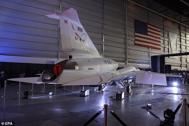 Das neue 100 Fuß lange Flugzeug der Agentur mit dem Spitznamen „Sohn der Concorde“ kann mit der 1,4-fachen Schallgeschwindigkeit oder 925 Meilen pro Stunde fliegen