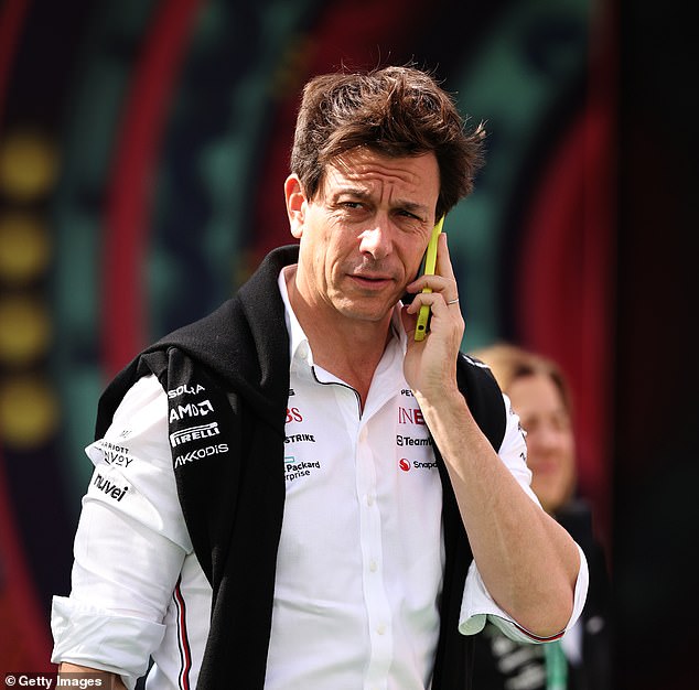 Hamilton ist seit 2013 bei Mercedes – im Bild ist Geschäftsführer Toto Wolff