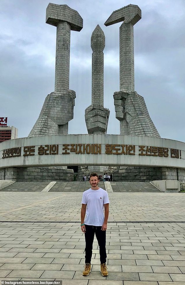 In Jesses Instagram-Highlights-Reel von seiner Reise nach Nordkorea erklärte er, dass er über ein chinesisches Reisebüro in das Land eingereist sei