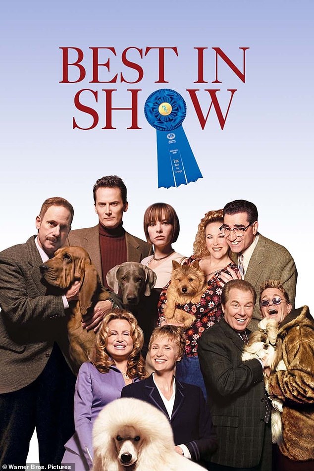 Posey spielte bekanntermaßen zusammen mit Jennifer Coolidge, der Szenendiebin von „The White Lotus“, die Rolle der Besitzer reinrassiger Hunde in Christopher Guest‘ von der Kritik gefeierter Mockumentary „Best in Show“ aus dem Jahr 2000
