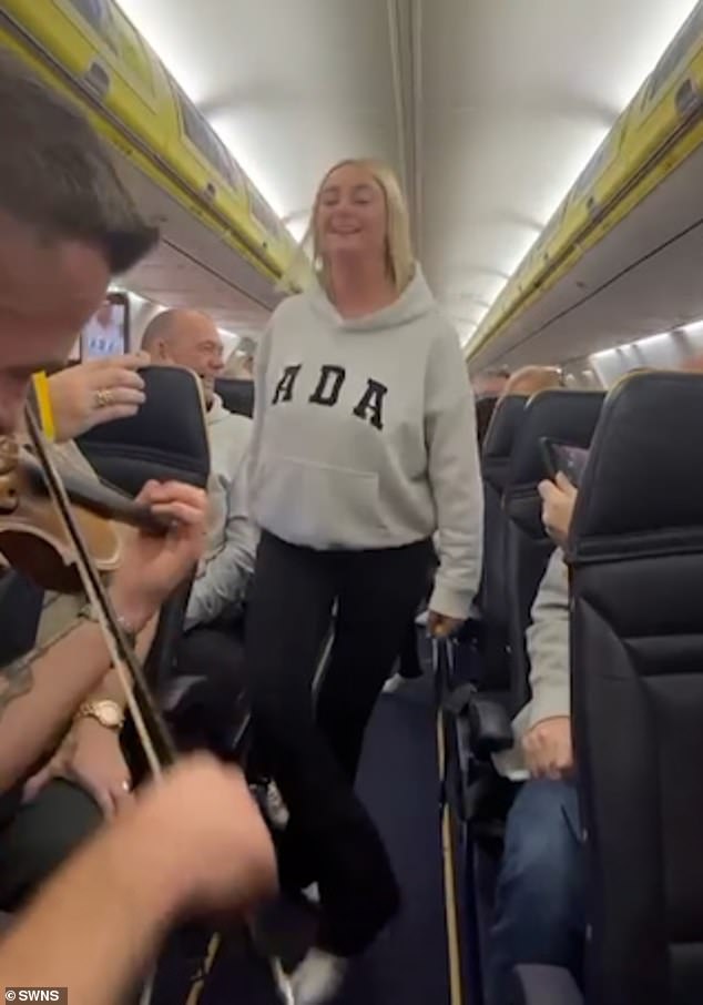 Plötzlich stand eine Passagierin auf und begann einen Riverdance aufzuführen, um im Flugzeug in Stimmung zu kommen
