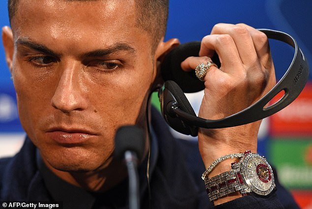 Cristiano Ronaldo trug 2018 bei einer Juventus-Pressekonferenz das Franck Muller Invisible Baguette Diamonds Imperial Tourbillon im Wert von 1,6 Millionen Pfund