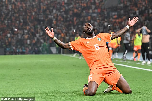 Oumar Diakite schoss den Ball nach einer Flanke von Seko Fofana ins Tor