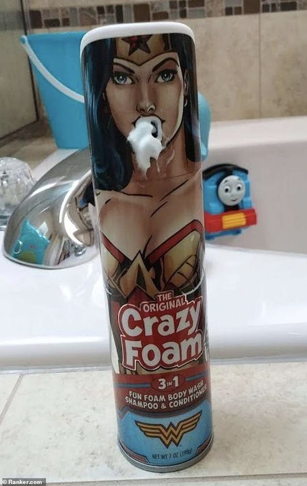 Unangenehm!  Inklusive Wonder Woman 3 in 1 Duschgel, Shampoo und Spülung, die förmlich aus dem Mund schäumt