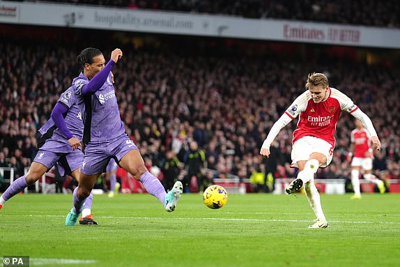 Arsenal's Martin Odegaard (right) attempts a shot on goal which is blocked by Liverpool's Virgil van Dijk during the Premier League match at Emirates Stadium, London. Picture date: Sunday February 4, 2024. PA Photo. See PA story SOCCER Arsenal. Photo credit should read: John Walton/PA Wire.RESTRICTIONS: EDITORIAL USE ONLY No use with unauthorised audio, video, data, fixture lists, club/league logos or "live" services. Online in-match use limited to 120 images, no video emulation. No use in betting, games or single club/league/player publications.