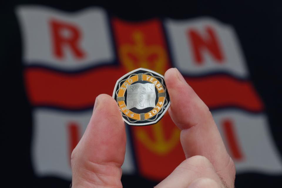 Swindon Advertiser: Die neue Münze markiert das 200-jährige Bestehen des RNLI.