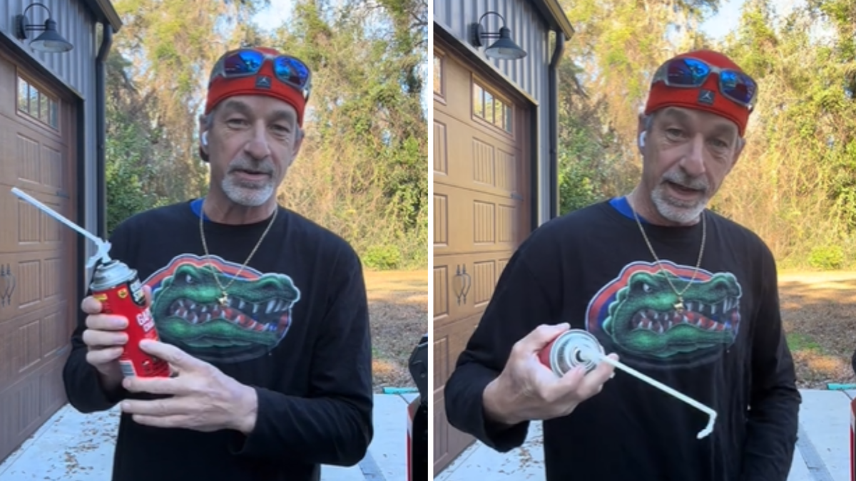 Gator steht vor seinem Haus und hält ein Produkt in der Hand
