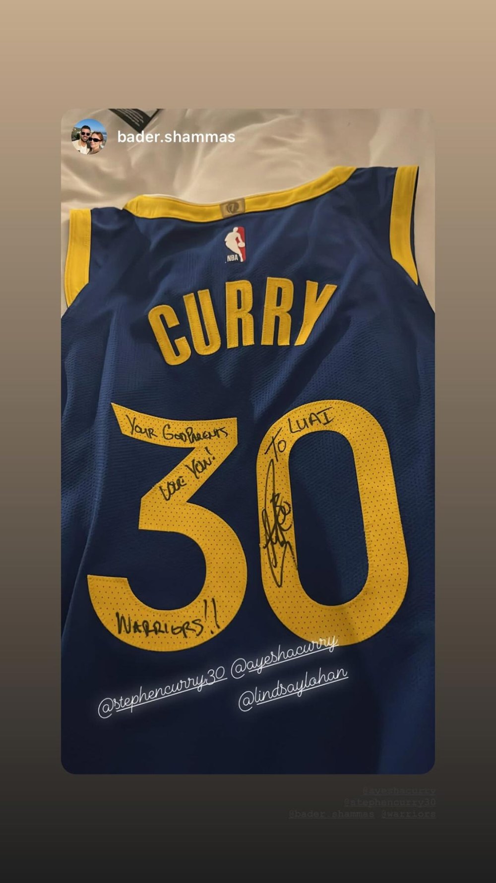 Steph Curry und Lindsay Lohan haben beim Spiel der Golden State Warriors ein nettes Zusammenspiel