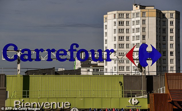 Carrefour, einer der größten Supermärkte in Frankreich, bietet viele Angebote zu günstigeren Preisen als in Großbritannien an.