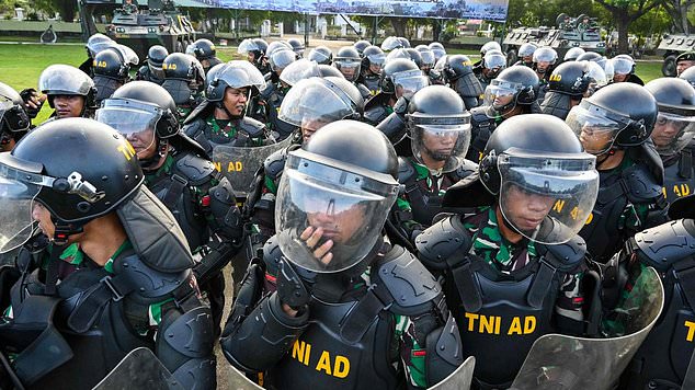 Soldaten des Militärkommandos Iskandar Muda nehmen am 1. Februar an einer Appellzeremonie in Banda Aceh vor den Präsidentschafts- und Parlamentswahlen in Indonesien teil.  AFP