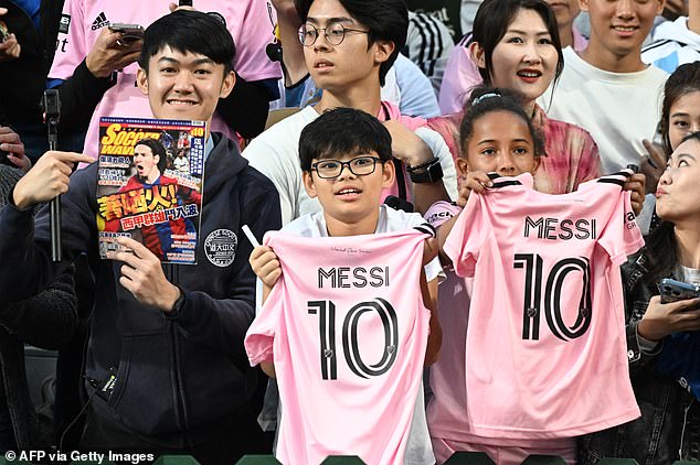 Die Fans in Hongkong waren enttäuscht, dass der verletzte Messi nicht das Feld betreten konnte