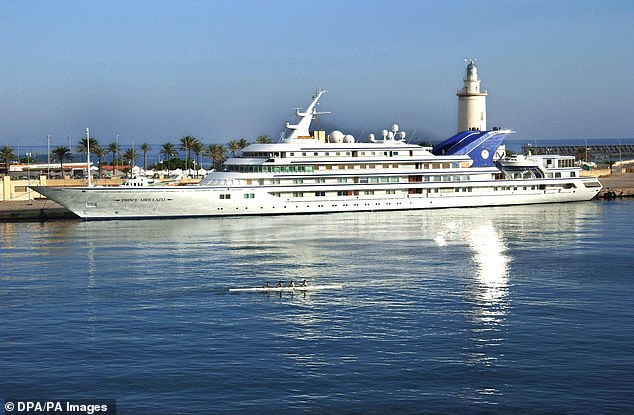 Es kann 64 Gäste und 65 Besatzungsmitglieder befördern und wird häufig von Mitgliedern der saudischen Königsfamilie in Cannes und Obiza genutzt
