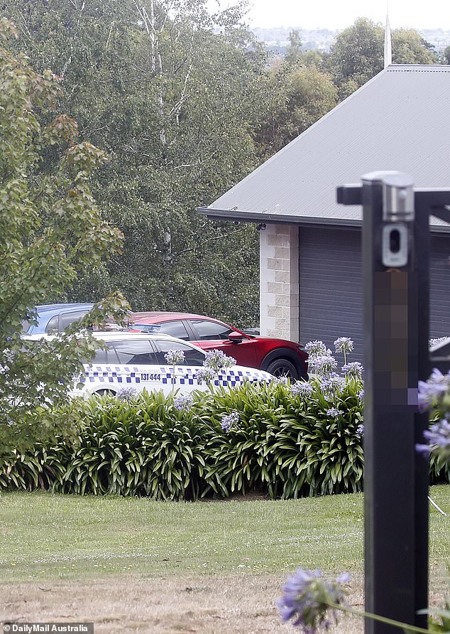 Am Mittwochmorgen stand ein Polizeiauto in der Einfahrt von Frau Murphys Haus