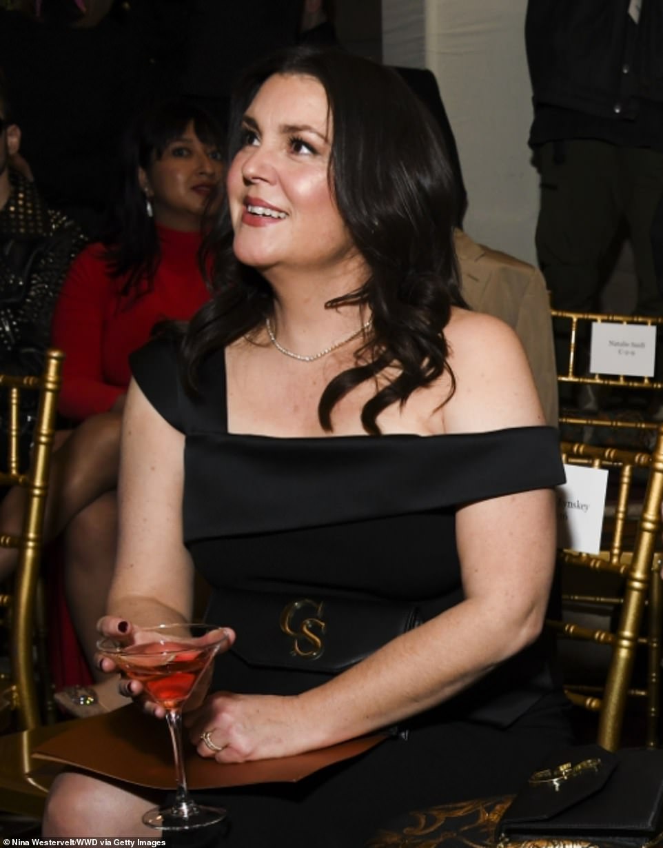 The 46-year-old Emmy nominee - who appeared in Netflix hit The Last of Us - wore her signature brunette mane in waves and she wore lashes and pink lipstick