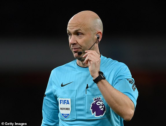 LONDON, ENGLAND - FEBRUARY 04: Referee, Anthony Taylor during the Premier League match between Arsenal FC and Liverpool FC at Emirates Stadium on February 04, 2024 in London, England. (Photo by Justin Setterfield/Getty Images)