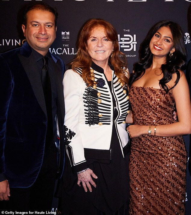 Sarah beamed towards the camera next to the CEO of Haute 100, Kamal Hotchandani (left) and Shreya Arun (right)