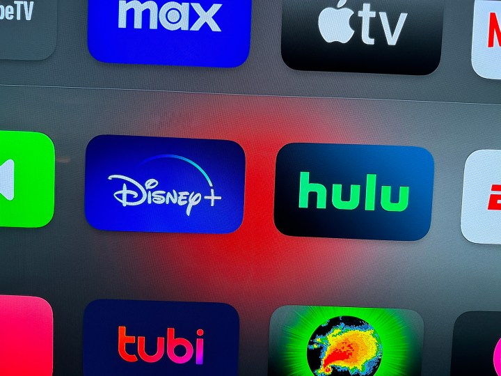 App-Symbole für Hulu und Disney+ auf Apple TV.