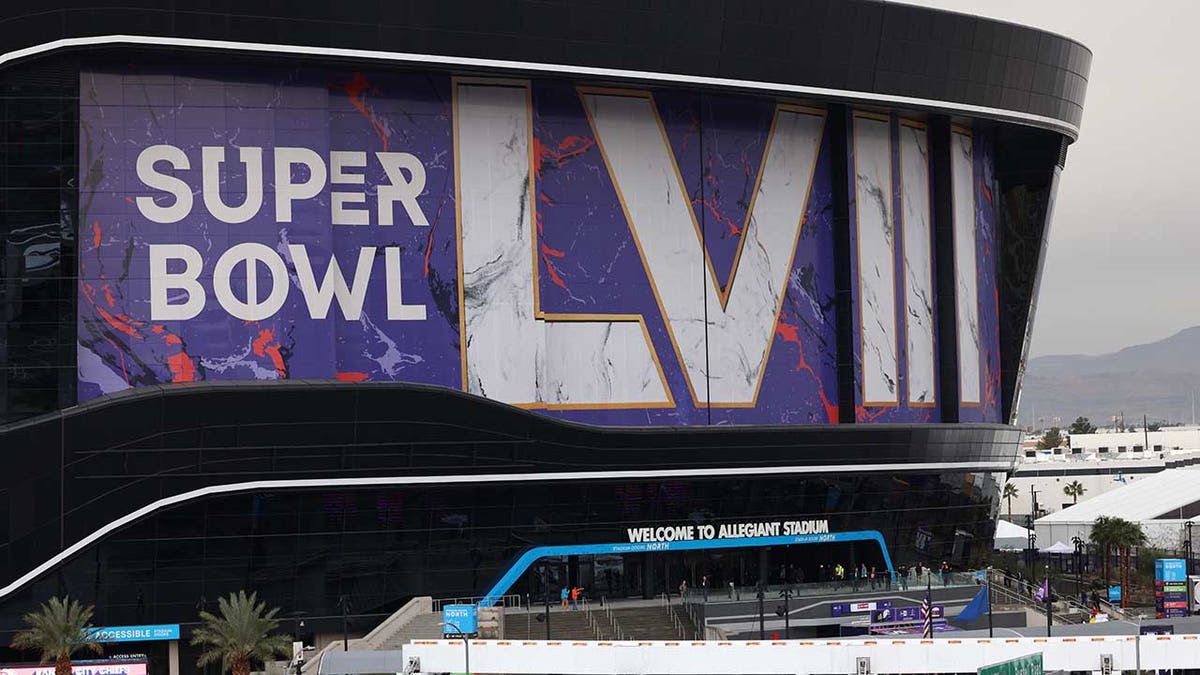 Super Bowl LVIII-Schild vor dem Allegiant Stadium