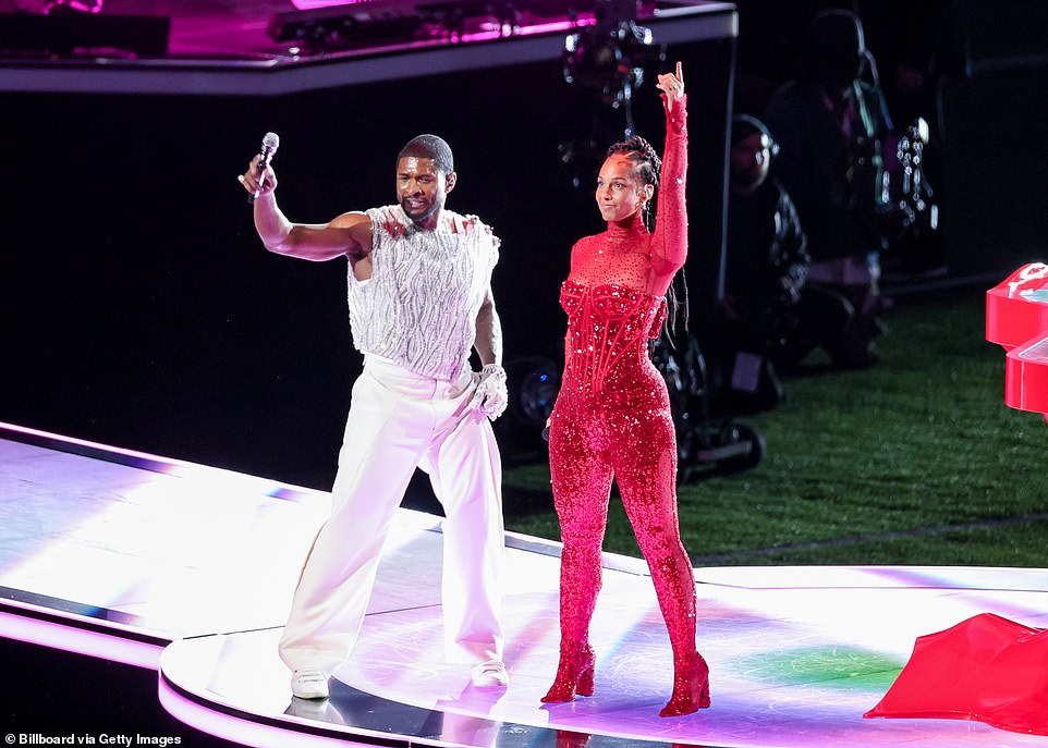 He was joined by singer Alicia Keys, 43, who sizzled in a red sequined bodysuit to accompany her red piano