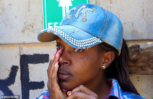 Die zweifache Olympiasiegerin Faith Kipyegon wurde weinend in der Leichenhalle der Pferderennbahn abgebildet