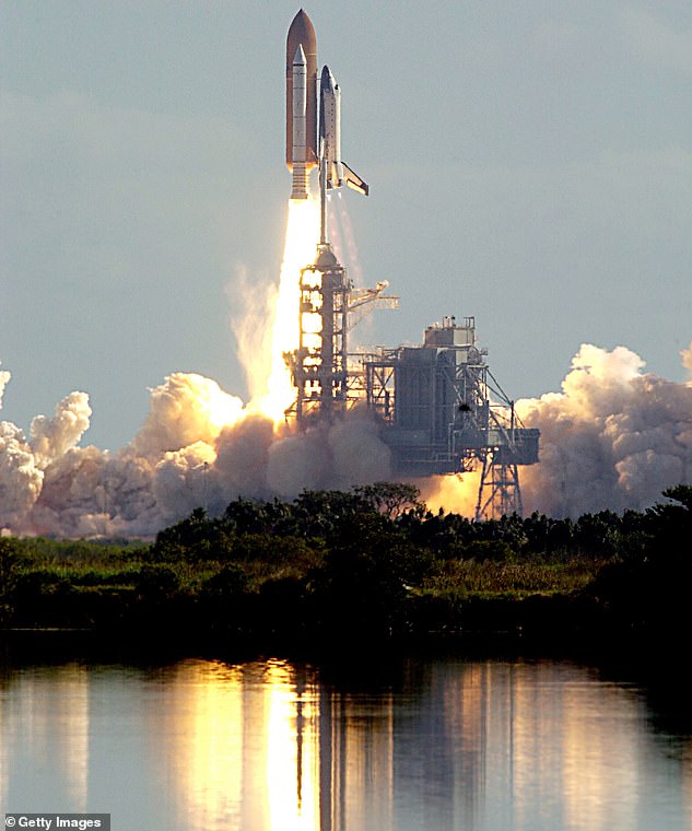 Das Space Shuttle Columbia mit der Mission STS-107 startet am 16. Januar 2003 im Kennedy Space Center in Cape Canaveral, Florida