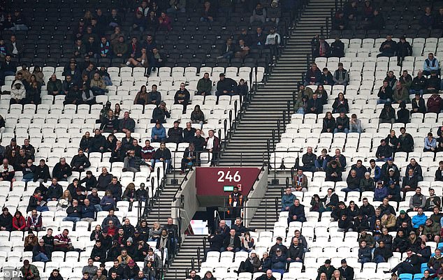 Die Fans verließen in Scharen das Londoner Stadion, als West Ham am Sonntag zur Halbzeit mit 0:4 gegen Arsenal zurücklag
