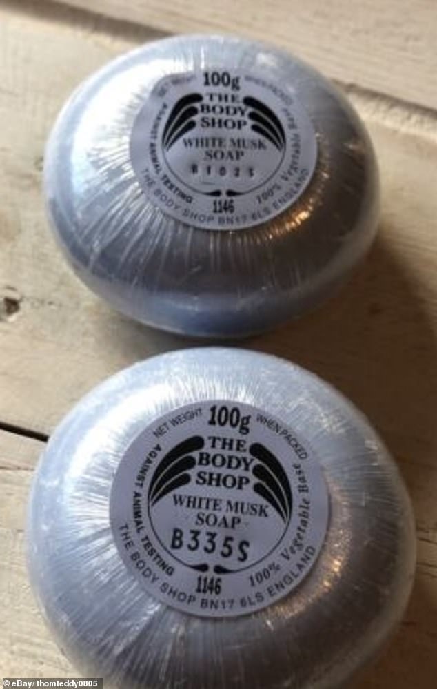 Ein anderer in Großbritannien ansässiger Verkäufer verkauft ein 100-g-Stück „versiegelter“ und „extrem seltener“ White Moschus-Seife für 40 £
