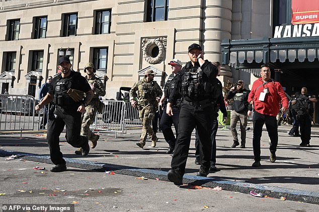 Nachdem bei der Superbowl-Parade der Kansas City Chiefs Schüsse fielen, drängte sich eine große Polizeipräsenz auf den Union Square