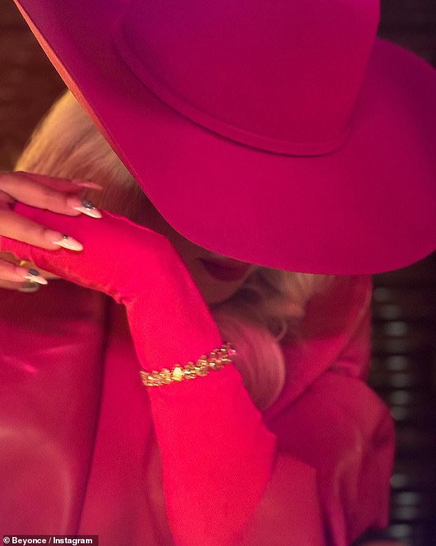 Beyonce rockt in letzter Zeit Country-inspirierte Looks, vor der Veröffentlichung ihres neuen Country-Albums am 29. März