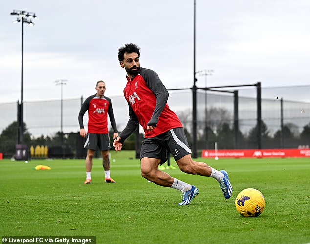 Mohamed Salah ist vor dem Gastspiel am Samstag in Brentford wieder im vollen Training und im Wettkampf