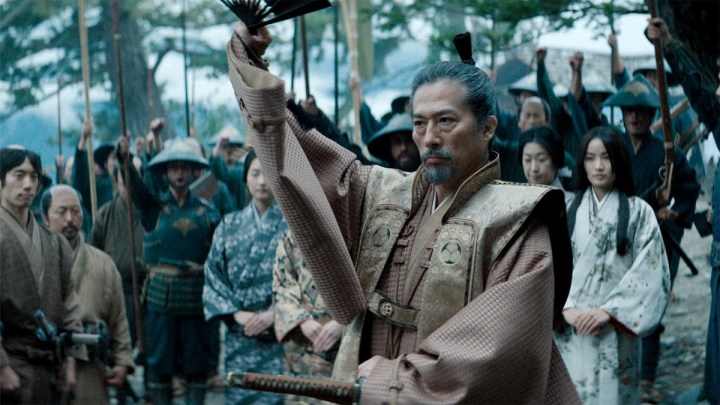 Ein Mann führt seine Truppen in Shogun an.