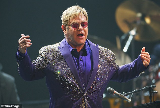 Verkauf: Fans von Elton John haben die Möglichkeit, ein Andenken an die glanzvolle Karriere des Popstars zu kaufen