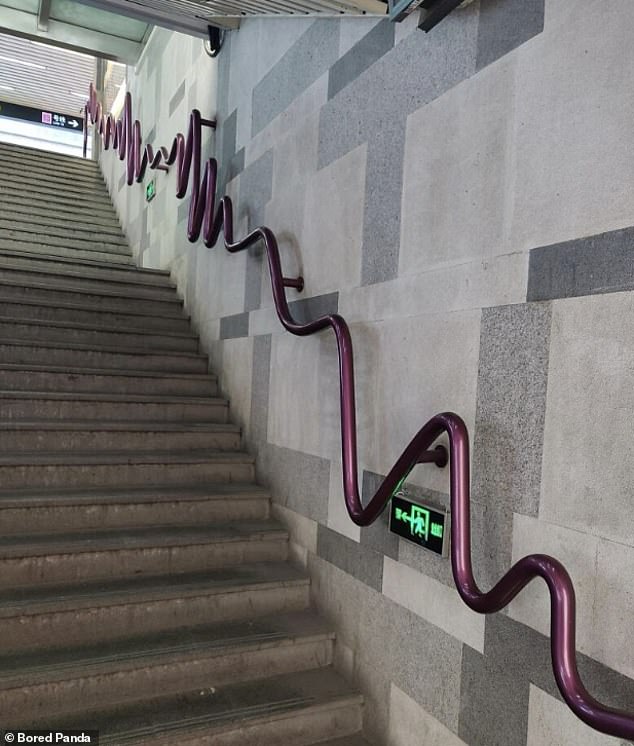 Shanghais Metro beschloss, die Sache interessant zu halten, indem sie mit ihrem bizarren Handlauf die öffentliche Sicherheit völlig außer Acht ließ