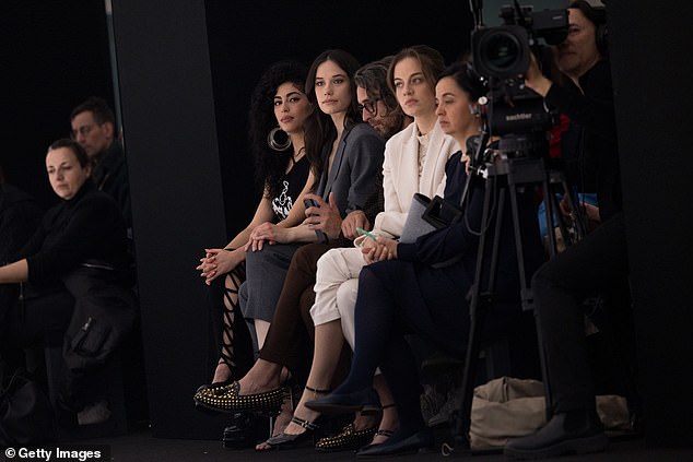 Die spanische Schauspielerin Mina El Hammani, Ella und Simone Marchetti besuchen die Twinset Fashion Show in Mailand