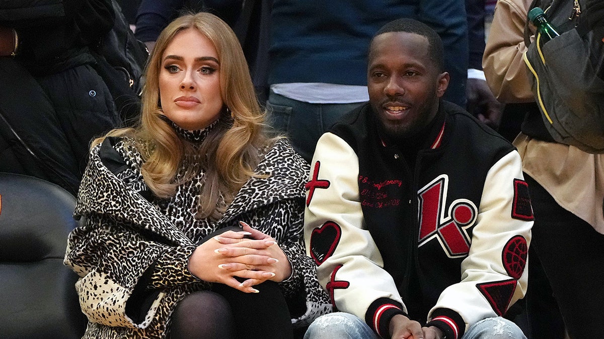 Ein Foto von Adele und Rich Paul beim NBA-Spiel