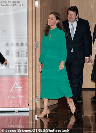 Königin Letizia war in einem dreiviertellangen Kleid umwerfend