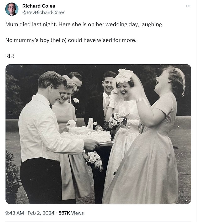 Der berühmte Geistliche teilte am Freitagabend auf Twitter ein Bild seiner lachenden Mutter an ihrem Hochzeitstag, als er die traurige Nachricht verkündete