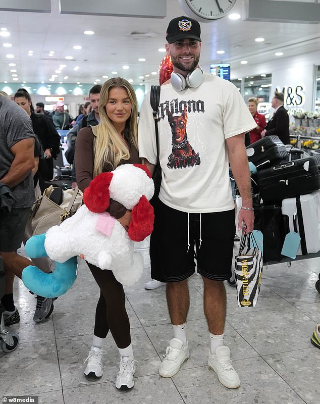 And after a whirlwind two days, Molly, 29, and Tom, 24, made their way home with their sweet toy dog Nella