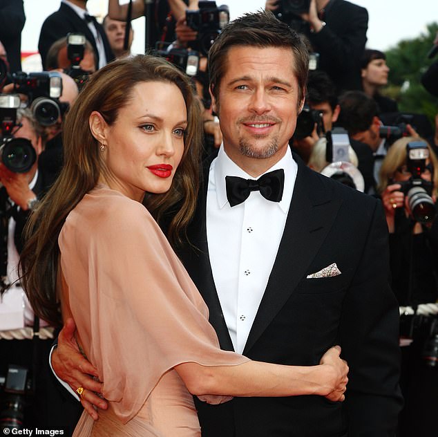Die märchenhafte Romanze zwischen Jolie und ihrem Ex-Mann Brad Pitt scheiterte 2016 und sie sind seitdem in erbitterte Rechtsstreitigkeiten verwickelt;  abgebildet im Mai 2009