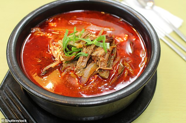 Im Bild: Yukgaejang, ein koreanischer würziger Rindfleisch-Gemüse-Eintopf und eines der Gerichte, die sich am schlimmsten auf die Artenvielfalt auswirken