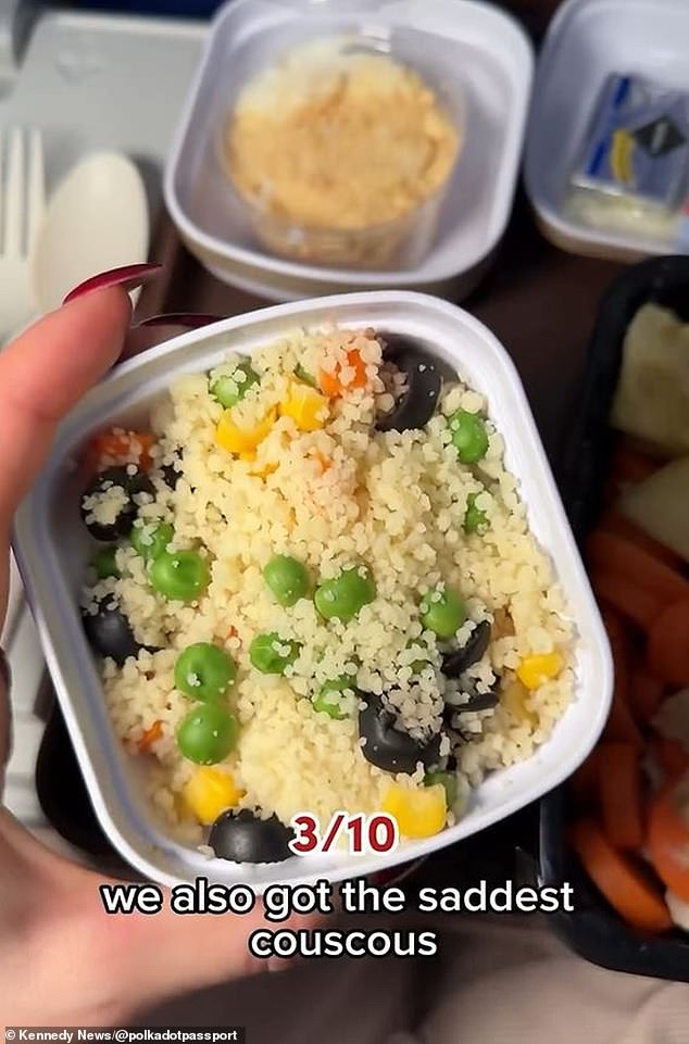 Nicola fügte hinzu: „Der Couscous-Salat war eines der traurigsten Dinge, die ich in meinem Leben gesehen habe.“  Es war nur Couscous mit gefrorenem Gemüse und schwarzen Oliven.