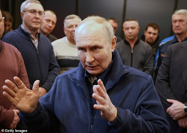 Putin unternimmt vor den Präsidentschaftswahlen 2024 eine zweitägige Reise nach Kasan