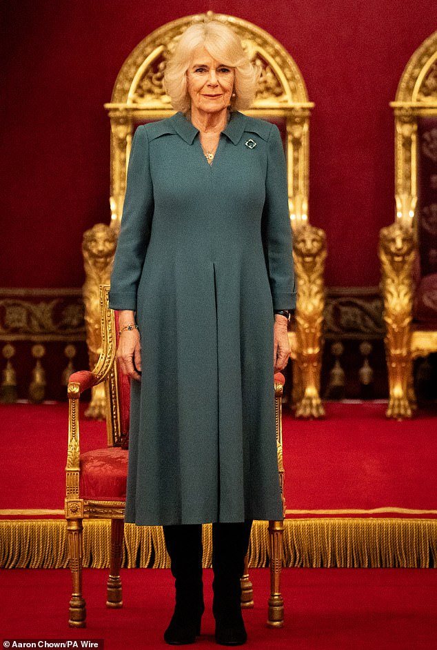 Im Jahr 2020 unterstützte die Königin (heute im Bild) den König, damals den Prinzen von Wales, bei diesem Anlass